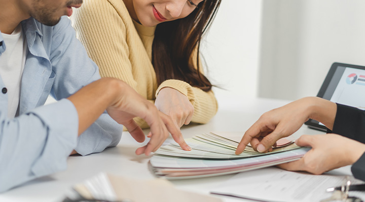 couple planning to apply for a loan with the best renovation loan interest in Singapore